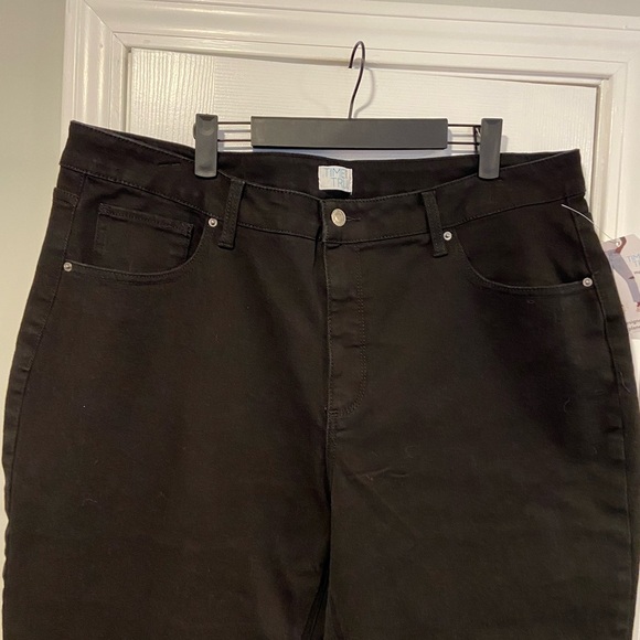 NWT Time & Tru Size 20 Black High Rise Mom Regular Stretch Straight Leg Jeans - Picture 2 of 11